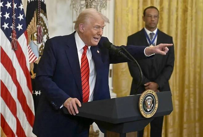 도널드 트럼프 미국 대통령이 지난 21일 백악관 이스트룸에서 연설하고 있다. 워싱턴/AP 연합뉴스