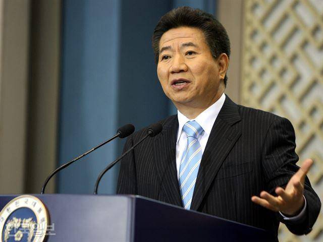 노무현 대통령이 2007년 3월 8일 오후 개헌 관련 특별기자회견을 하고 있다. 한국일보 자료사진