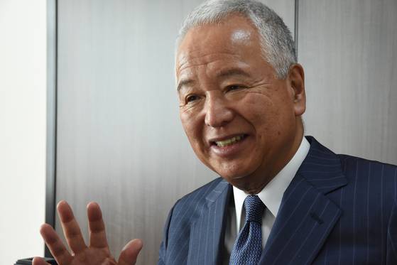 지난 26일 아마리 아키라 일본 자민당 전 간사장이 일본 도쿄의 개인 사무실에서 중앙일보와 인터뷰하고 있다. 오누키 도모코 특파원