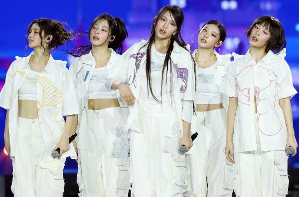 뉴진스 멤버 측이 NJZ라는 새 활동명으로 공식 SNS 채널을 개설했다. 사진은 걸그룹 뉴진스(NewJeans)가 '제9회 아시아 아티스트 어워즈'(The 9th Asia Artist Awards, 이하 'AAA 2024')'에 참석한 모습. /사진=스타뉴스