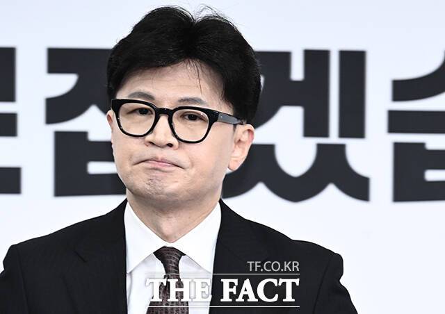 한동훈 전 국민의힘 대표가 선거관리위원회를 겨냥해 "공정한 선거관리에 대한 신뢰가 흔들리면, 민주주의 기초가 흔들린다"며 사전투표 폐지에 대한 입장을 다시 강조했다. /국회=박헌우 기자