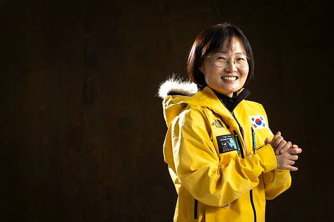 "남극은 특별한 대상지이기 때문에 준비도 굉장히 많이 필요했어요. 그래서 혼자 할 수 없는 일이었습니다. 회사에서 특수 의류를 개발해줬고, 후배들은 식량을 같이 포장해줬어요. 응원해주신 분도 많았고요." /이신영 영상미디어 기자