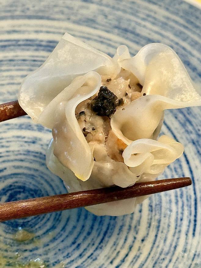 IMG_0897.jpeg 홍콩 미슐랭 1스타 모트32의 음식을 커버해보았습니다