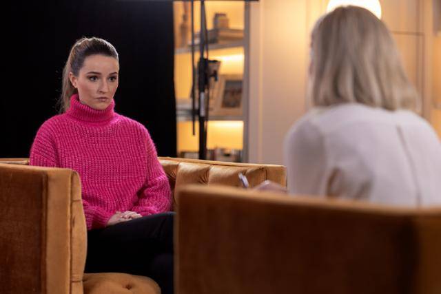 깁슨은 거짓말쟁이다. 그는 기자나 출판편집자가 송곳 질문을 하면 잘 모른다고 말하거나 거짓으로 답하기 일쑤다. 넷플릭스 제공