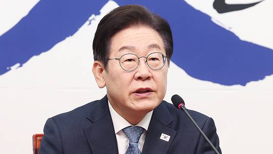 이재명 더불어민주당 대표가 26일 오전 서울 여의도 국회에서 열린 최고위원회의에서 모두 발언을 하고 있다. 뉴스1