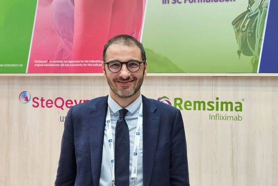 안토니 뷔숑 프랑스 클레르몽페랑 대학병원 교수가 22일(현지시간) 독일 베를린에서 열린 '2025 유럽 크론병 및 대장염학회(ECCO)'에서 중앙일보와 인터뷰에 응하고 있다. 베를린=채혜선 기자