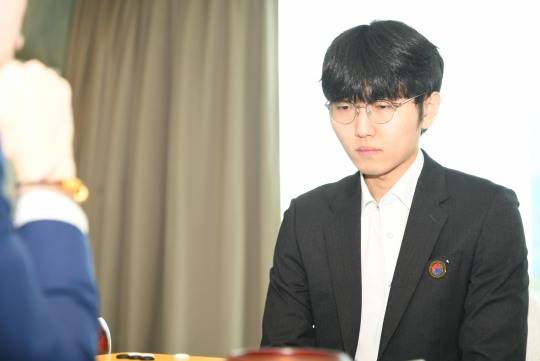 '바둑 절대 1강' 신진서, 난양배 초대 챔피언 등극...메이저 세계기전 8번째 우승. 사진[연합뉴스]