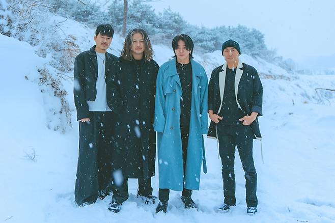 지난달 26일 첫 메탈 앨범을 낸 YB. 디컴퍼니 제공