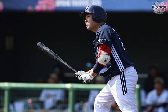 두산 베어스 포수 양의지가 1일 구춘대회 오릭스전에서 3회 초 달아나는 솔로 홈런을 쏘아 올렸다. 두산 베어스