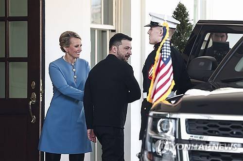 백악관 웨스트윙 떠나는 젤렌스키 [워싱턴 EPA=연합뉴스. 재판매 및 DB 금지]