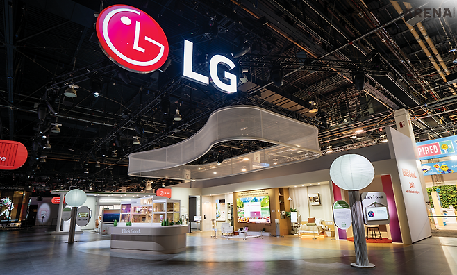 LG전자 전시장은 CES 2025에서 가장 큰 화제를 모은 기업 부스 중 하나다.
