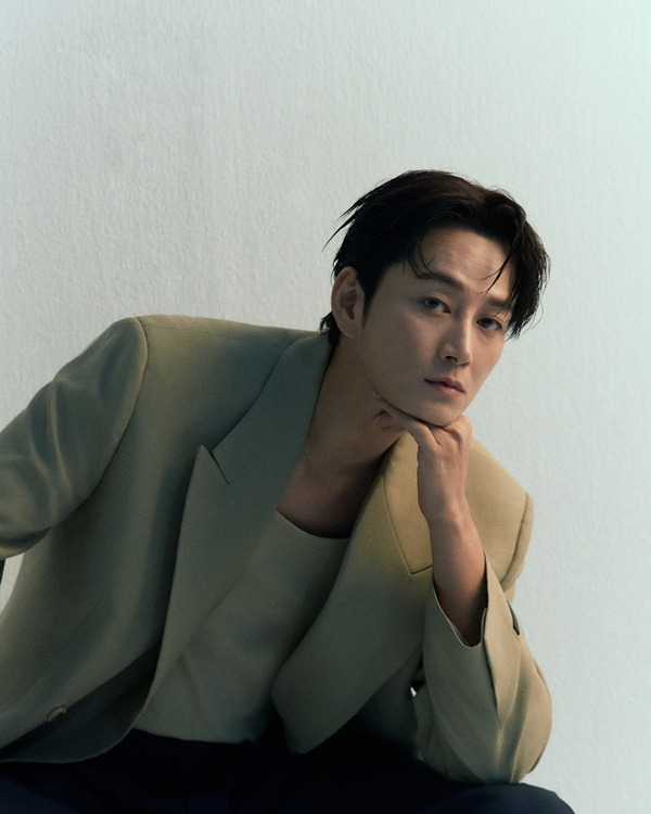 사진 출처= 길스토리이앤티 제공 / 배우 이현욱 프로필.