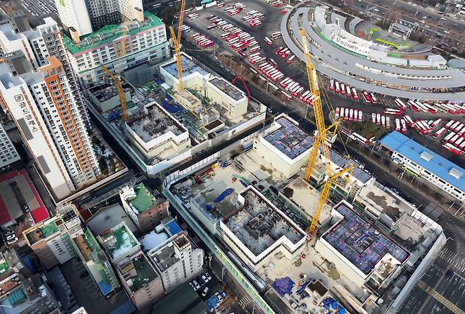 지난달 20일 재시공 중인 광주 서구 화정아이파크 공사 현장. /연합뉴스