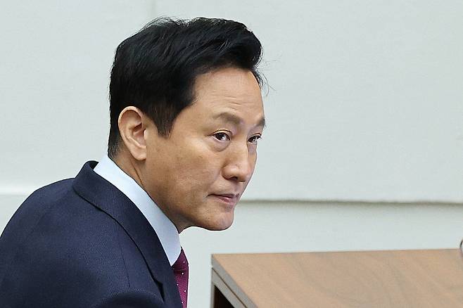 오세훈 서울시장이 18일 오후 서울 중구 서울시의회에서 열린 제328회 임시회 제1차 본회의에 참석하고 있다.  / 사진 = 뉴스1 /사진=(서울=뉴스1) 신웅수 기자