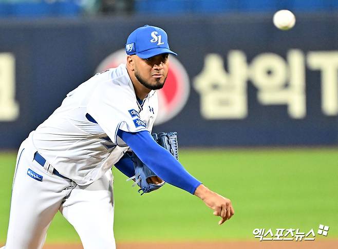 삼성 투수 레예스는 지난달 27일 오른쪽 중족골 미세 피로골절 탓에 조기 귀국했다. 엑스포츠뉴스 DB