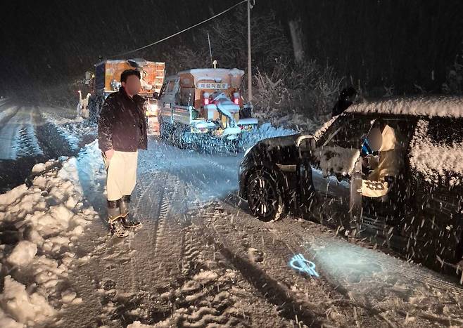 눈길 교통사고 현장 [강원특별자치도소방본부 제공. 재판매 및 DB 금지]