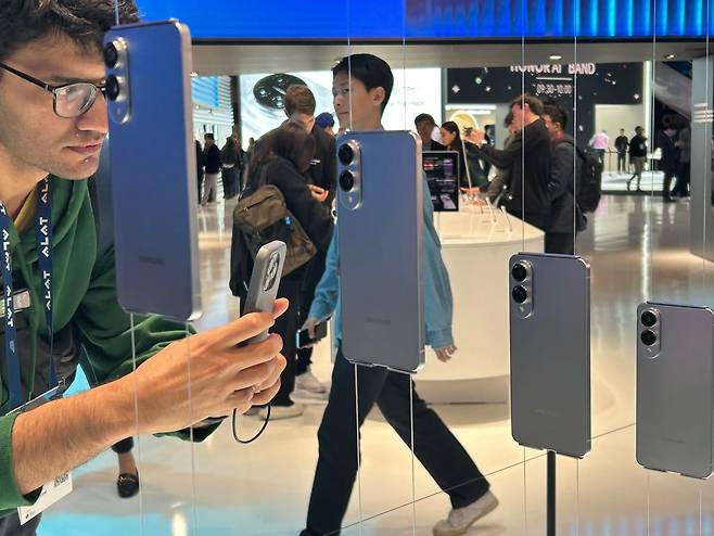 삼성전자 갤럭시S25 엣지. /바르셀로나=김민국 기자