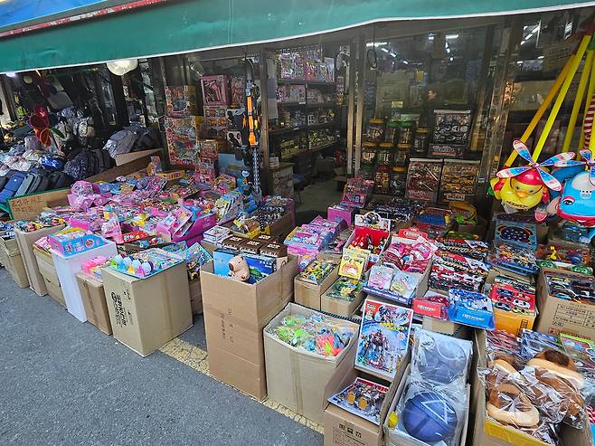 창신동 완구시장 내 한 완구 매장. /박용선 기자