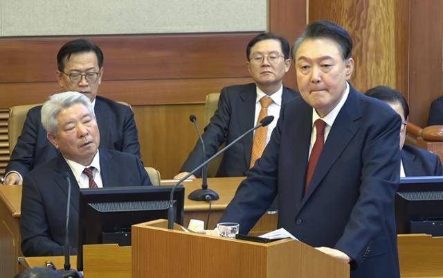 윤석열 대통령이 2월 25일 서울 종로구 헌법재판소에서 열린 대통령 탄핵심판 최종(11차) 변론기일에 출석해 최종의견을 진술하고 있다. 헌법재판소 제공