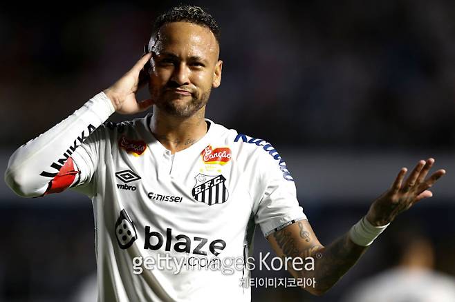 최근 바르셀로나와의 재결합 가능성이 제기된 산투스 공격수 네이마르. 사진=게티이미지