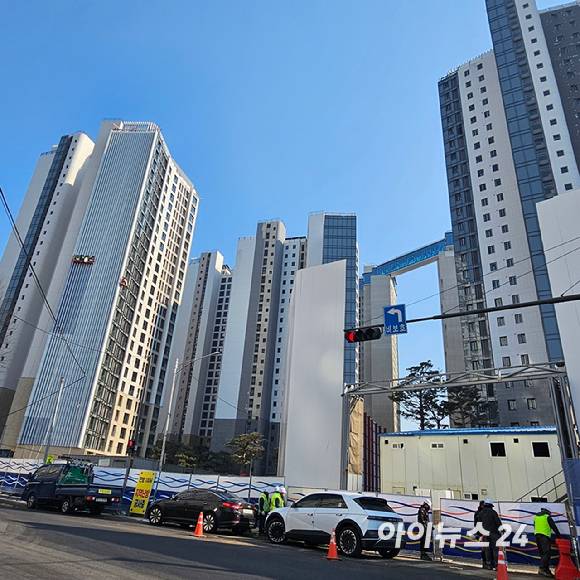 '메이플자이(신반포4지구 재건축)' 공사 현장 [사진=이효정 기자 ]