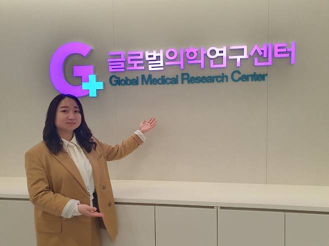 김민옥 팀장이 글로벌의학연구센터 기능을 설명하고 있다. 윤현주 기자