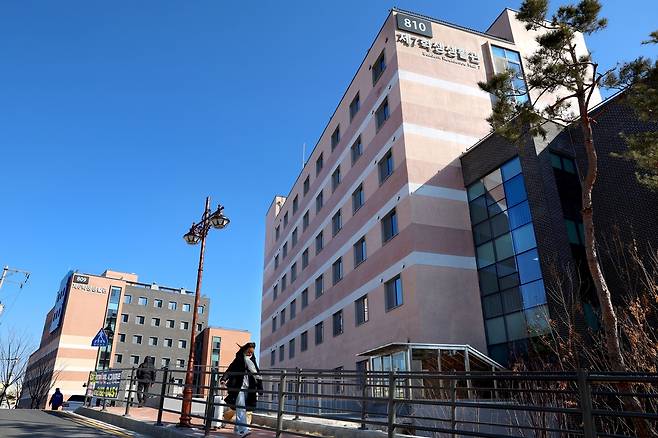 신축 후 첫 신입생을 맞은 서울 성동구 한양대 제6·7학생생활관 전경. 성동구 제공