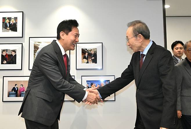 오세훈 서울시장이 4일 이명박 전 대통령을 예방했다. [서울시 제공]