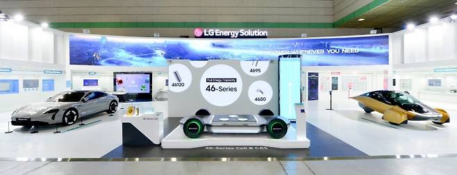 'LG에너지 솔루션이 인터배터리 2025에 참가해 원통형 배터리 46시리즈와 CAS기술을 공개했다. 이미지는 LG에너지솔루션 부스. 사진=LG에너지 솔루션