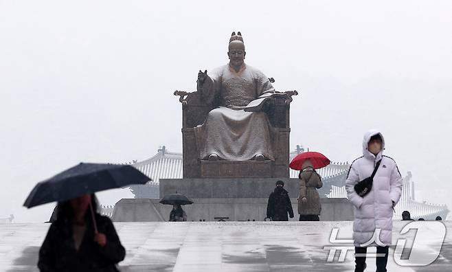 지난 12일 출근길에 나선 시민들 (자료사진) /뉴스1 ⓒ News1 김성진 기자