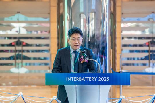 김동명 LG에너지솔루션 대표이사 겸 한국배터리산업협회장이 5일 서울 강남구 코엑스에서 열린 '인터배터리 2025' 개막식에서 인사말을 하고 있다. 한국배터리산업협회 제공.