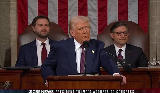 8097240767_486616_dce616b0db99c345aed0b9882801dc4e.jpg 트럼프 : 화성에 미국 국기를 꽃을것. 우주로 진출한다.