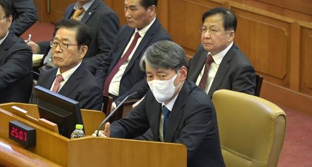 조지호 경찰청장이 지난달 20일 서울 종로구 헌법재판소 대심판정에서 열린 윤석열 대통령의 탄핵 심판 10차 변론에서 발언하고 있다. 헌법재판소 제공