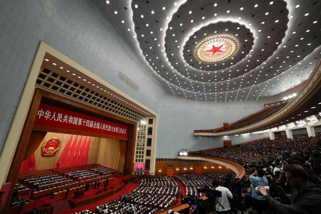 한국의 국회 격인 중국의 정치 행사 '전국인민대표대회' 개막식이 5일 베이징 인민대회당에서 열리고 있다. 베이징=AP 연합뉴스