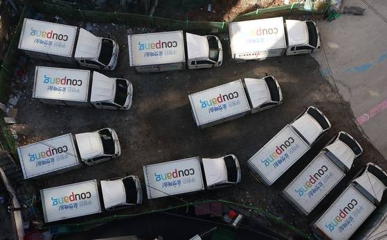 서울의 한 주차장에 세워진 쿠팡 배송차량 모습. 연합뉴스