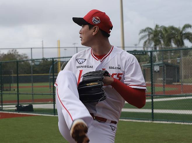 ▲ 김광현은 연봉 30억원을 받아 KBO 리그에서 가장 높은 연봉을 받는 선수가 됐으며, 2024년 연봉 10억원에서 20억원이 오르며 2025년 등록된 선수 중 가장 높은 인상액을 기록했다. ⓒSSG랜더스