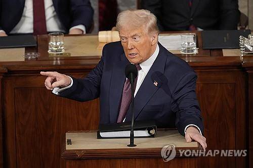의회 합동회의 연설하는 트럼프 [워싱턴 AP=연합뉴스. 재판매 및 DB 금지]