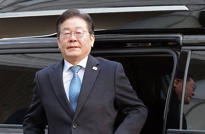 이재명 더불어민주당 대표가 지난달 26일 서울 서초구 서울고등법원에서 열린 공식선거법 위반 혐의 항소심 5차 공판에 출석하고 있다. ⓒ뉴시스