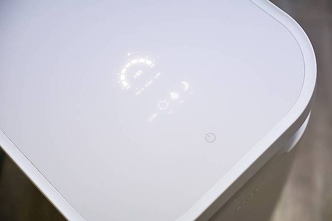 디자인 자체가 백색 가전에 가까운 형태라서 현대적인 주방에 잘 어울리는 편이다 / 출처=IT동아