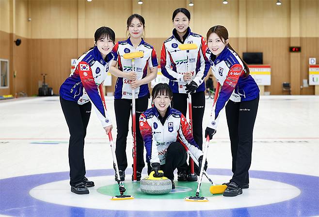 하얼빈 아시안게임에서 ‘퍼펙트 금메달’을 딴 경기도청의 1차 목표는 내년 동계올림픽 출전이다. 왼쪽부터 시계방향으로 설예은, 김수지, 김민지, 설예지, 김은지. 전민규 기자