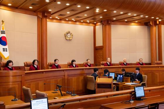 지난달 27일 서울 종로구 헌법재판소에서 열린 선고기일 문형배 헌법재판소장 권한대행을 비롯한 헌법재판관들이 착석해 있는 모습. 연합뉴스