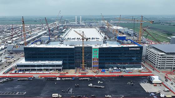 The view of Samsung Electronics’ chip plant under construction in Taylor, Texas [YONHAP]