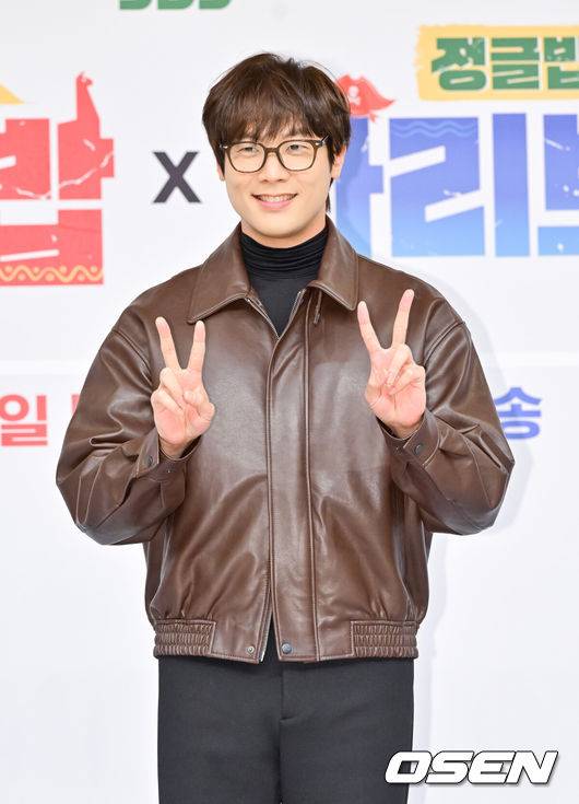 [OSEN=박준형 기자]  27일 목동 SBS 사옥에서 SBS ‘정글밥2 - 페루밥, 카리브밥(이하 '정글밥2')’ 제작발표회가 진행됐다. 오는 27일 첫 방송되는 SBS 새 예능프로그램 '정글밥2 - 페루밥, 카리브밥'은 미지의 정글에서 직접 캐고 잡고 요리하며 펼쳐지는 노동과 미식의 경계를 넘나드는 여행 이야기로 이날 행사에는 류수영,&nbsp;최현석,&nbsp;김옥빈,&nbsp;최다니엘,&nbsp;윤남노,&nbsp;이준,&nbsp;한비인&nbsp;PD,&nbsp;류지환&nbsp;PD가 참석했다. 배우 최다니엘이 포즈를 취하고 있다.   2025.02.27 / soul1014@osen.co.kr