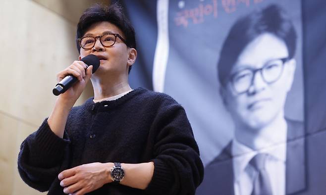한동훈 전 국민의힘 대표가 5일 서울 마포구 청년문화공간JU에서 열린 '국민이 먼저입니다' 발간 기념 북콘서트에서 발언하고 있다. 공동취재