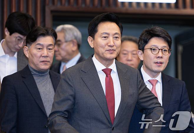 오세훈 서울시장이 6일 오후 서울 여의도 국회 도서관 강당에서 열린 분권형 권력구조 개헌 대토론회에 참석하고 있다. 2025.3.6/뉴스1 ⓒ News1 이재명 기자