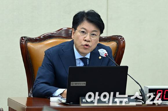 지난 2023년 당시 장제원 국회 행정안전위원장이 서울 여의도 국회에서 열린 행정안전위원회 전체회의에서 발언하고 있다. [사진=아이뉴스포토DB]