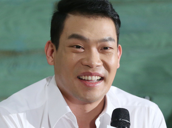 통창 사고 셰프로 지목된 이찬오가 운영 중인 식당에 별점 테러가 이어지고 있다. 사진은 2015년 2월2일 이찬오 셰프가 올리브TV '올리브쇼 2015' 제작발표회에서 질문에 답하는 모습. /사진=머니투데이