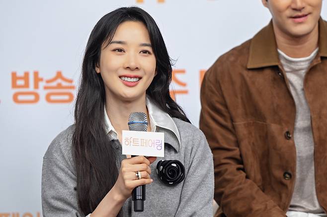 7일 오전 온라인 사전녹화 방식으로 공개된 채널A 예능 ‘하트페어링’ 제작발표회에서 배우 이청아가 발언하고 있다. 사진 채널A