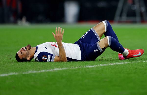 ▲ 토트넘 홋스퍼가 AZ알크마크와의 유로파리그 16강 1차전에서 0-1로 패했다. 손흥민과 제임스 매디슨은 조기 교체로 벤치 신세가 됐다. 도미닉 솔랑케는 부상 복귀전이었지만, 다시 부상 당했다. ⓒ연합뉴스/REUTERS/EPA/AP