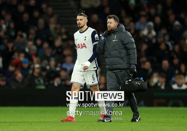 ▲ 부상 당한 토트넘 홋스퍼 공격수 브레넌 존슨(사진 위), 중앙 수비수 라두 드라구신(사진 아래).